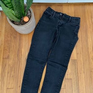 Levi’s 710 Black Super Skinny